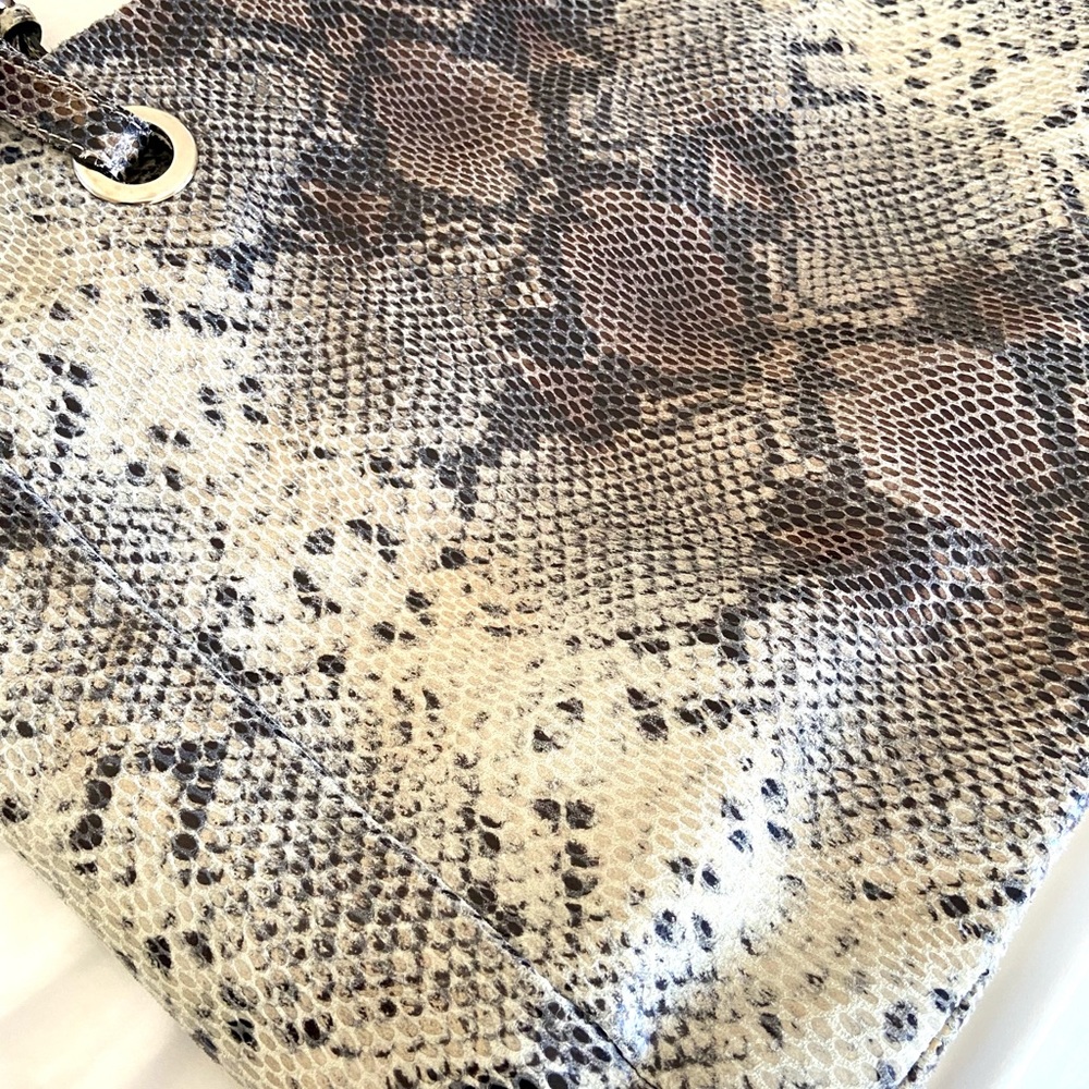 Innue Python Print Leather Tote Bag - image 2